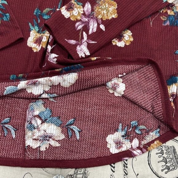 Lush Floral Long Sleeve V-Neck Top - Picture 5 of 9